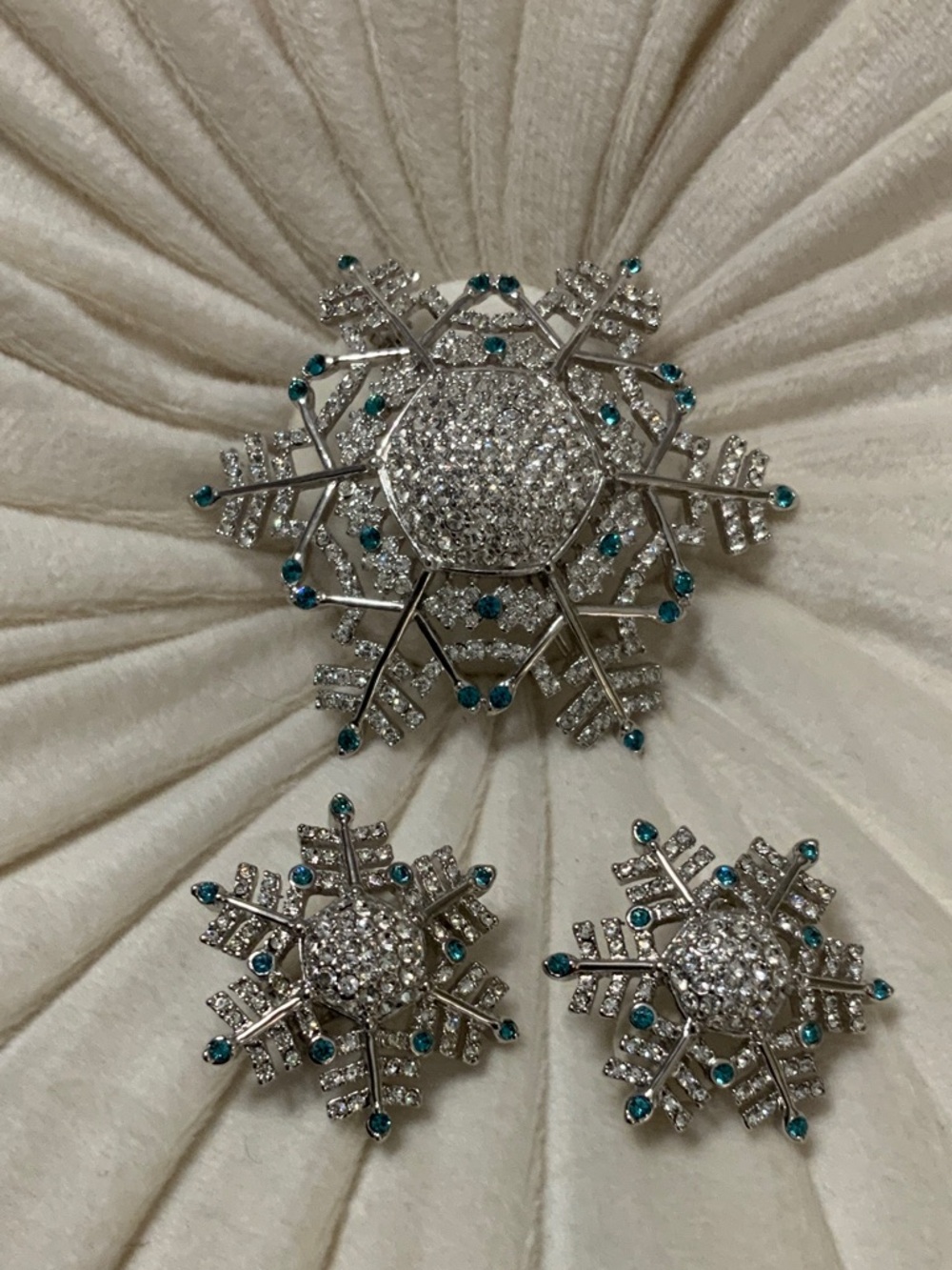 Joan Rivers Silver and Teal Snowflake Brooch with Matching Earrings